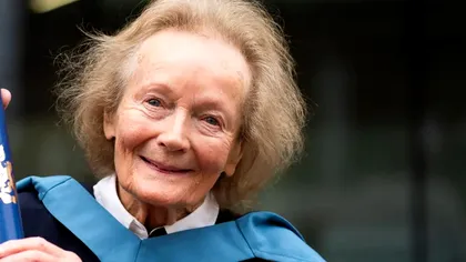 La 90 de ani, o străbunică a absolvit facultatea pe care a început-o acum 70 de ani. Ce specializare a terminat