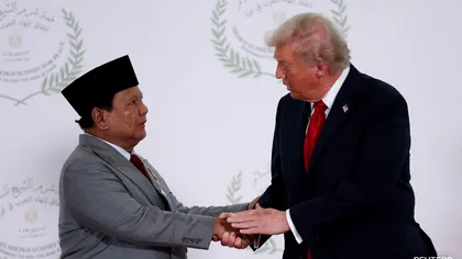 Moment surprins de un microfon deschis: Președintele Indoneziei a avut o solicitare pentru Donald Trump, după summitul din Egipt