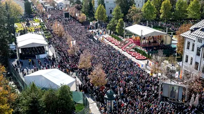 Politicienii care au mers în pelerinaj de Sfânta Parascheva. Zeci de mii de oameni au ajuns miercuri în Iași