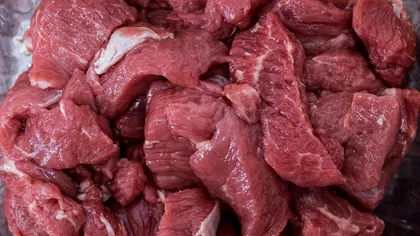 Carne de porc suspectată de pestă porcină, retrasă de la vânzare de inspectorii DSVSA Buzău
