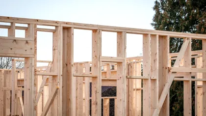 Construcţie fără autorizaţie în curte. Ce ai voie să ridici, conform legii?