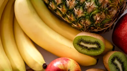 Fructele lângă care să nu pui niciodată bananele. Devin mar0 şi se înmoaie imediat