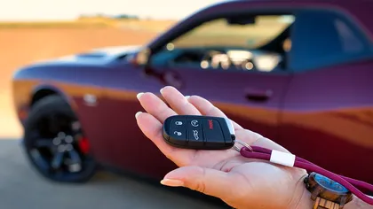 O familie de români, acuzată că a luat şase maşini gratis din Norvegia. Cum au păcălit cei trei membri autorităţile să le dea SUV-urile