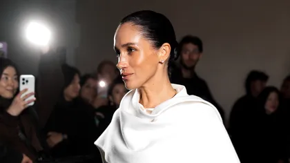 Meghan Markle, o nouă gafă la Săptămâna Modei de la Paris. Kate Middleton, Prinţul William şi Regele Charles, îngrijoraţi pentru apariţia soţiei lui Harry