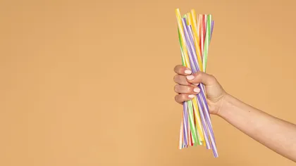 Lista cu produse din plastic interzise a fost actualizată. Ce obiecte nu se vor mai găsi în magazinele din România