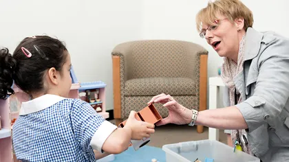 Cum obții concediul pentru îngrijirea copilului bolnav în 2025 - ce drepturi ai în fața legii și a patronului