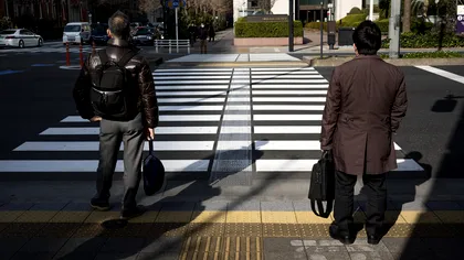 Prioritate la trecerea de pietoni când sensurile sunt despărțite de separator. Ce riscă șoferii care nu respectă legea în 2025