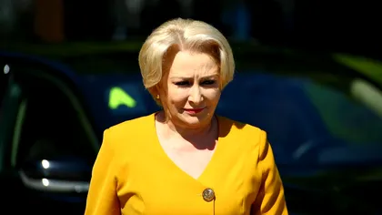 Imagini virale din China: Viorica Dăncilă, surprinsă interacționând cu un robot cu inteligență artificială