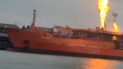 Oamenii din cele două localităţi din Tulcea evacuate după ce o navă cu GPL a fost lovită de drone rusești se întorc acasă. Incendiul a fost lichidat. Update