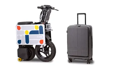 Motocicleta electrică care se pliază într-un geamantan compact. Ai crede că este un prototip, dar se poate cumpăra