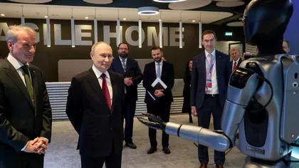 După eșecul precedent, când un robot s-a făcut de râs, un altul a dansat pentru Vladimir Putin. Cum a reacționat președintele rus