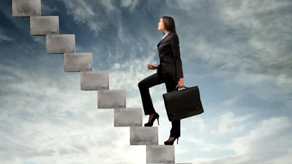 Criza forței de muncă accelerează tranziția la inteligență artificială și duce la ocuparea joburilor de AI. De unde vine cercul vicios