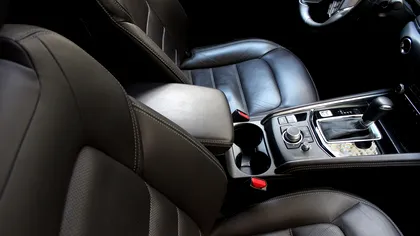 Butonul din maşină care te ajută enorm în trafic. Poate evita chiar şi mici accidente