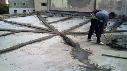 Cine plăteşte pentru repararea acoperişului unui bloc: legea nouă din 2025