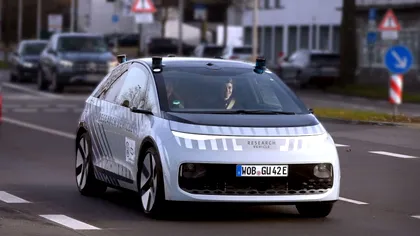 Alternativa la Tesla Robotaxi de la Volkswagen, pe străzile din Germania. Mașina complet autonomă nu are volan și pedale