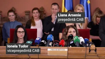 Ce i-a șoptit Ionela Tudor șefei Curții de Apel, Liana Arsenie, în timp ce îi suna telefonul la conferința de presă. Nu și-au dat seama că s-a auzit totul la microfoane