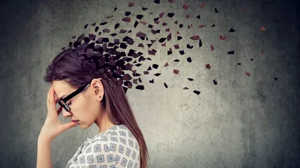 De ce ne amintim mai ușor lucrurile negative și cum influențează asta felul în care gândim, conform oamenilor de știință