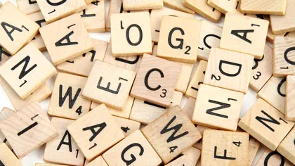 „Rage bait”, desemnat cuvântul anului 2025 de Oxford: semnul unei ere dominate de manipulare emoțională online