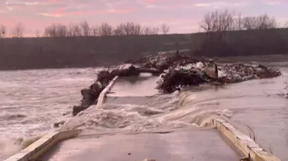 Pod rupt de viituri în Călărași, după deversările de la barajul Mihăilești. Autoritățile exclud evacuarea