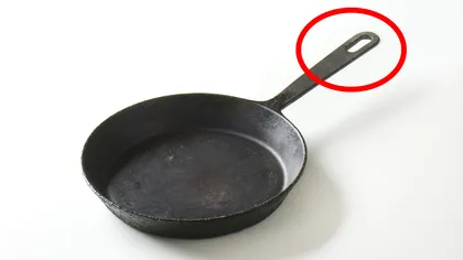 La ce foloseşte gaura din mânerul tigăilor: nu este pentru agăţat sau curăţat