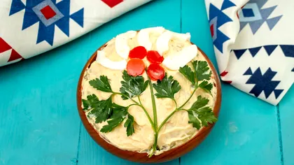 De unde vine salata de boeuf: mulţi cred că din Rusia, dar e total greşit. Se numeşte Niislel şi se face de Revelion