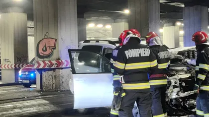 Accident grav în Pasajul Victoriei din București. O mașină a intrat într-un stâlp, două persoane au fost rănite