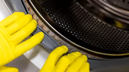 Cum scoți mirosul de mucegai din mașina de spălat: Metoda ieftină recomandată de experți