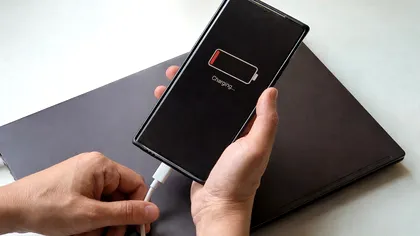 Greșeala simplă la încărcare care îți strică bateria telefonului. Ce să faci ca să o protejezi