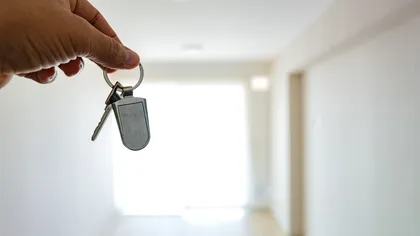 Închirierea apartamentului în regim hotelier: ce obligații legale au proprietarii și ce riscuri apar dacă nu sunt respectate