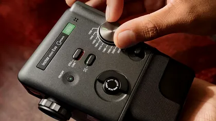 Instax mini Evo Cinema: camera Fujifilm care arată ca un Single-8 din 1965 și transformă video în print instant