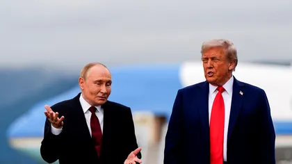 O fotografie cu Trump și Putin din Alaska a fost expusă pe un perete al Casei Albe