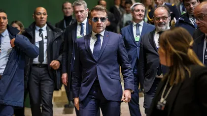 Ochelarii de soare purtați de Macron la Davos au făcut furori. Site-ul producătorului a fost blocat de cumpărători. Cât costă