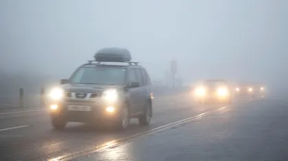 Vreme periculoasă pe drumuri: cod galben de vânt și polei, ceață densă în 15 județe