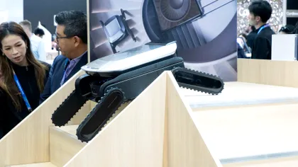 Dreame Cyber X: aspiratorul robot cu „picioare” care urcă scări adevărate