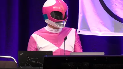 Un activist online a șters live, pe scenă, mai multe site-uri extremiste la o conferință din Germania