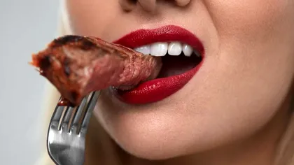 Un studiu arată că persoanele care mănâncă consumă au șanse mai mari să ajungă la 100 de ani. Care este, de fapt, capcana