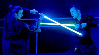 Documentarul „Saber” intră în lumea reală a duelurilor competitive cu săbii laser VIDEO