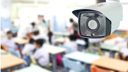 Supravegherea cu inteligență artificială în școli: de ce pot duce alertele automate la arestări pe nedrept