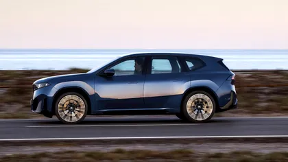 BMW iX3 are peste 1000 de kilometri de autonomie electrică și nu este făcut în China. Mașina electrică este mult peste Tesla