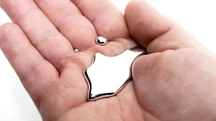 Ce se întâmplă dacă atingi mercurul cu mâna? Răspunsul e mai ciudat decât crezi