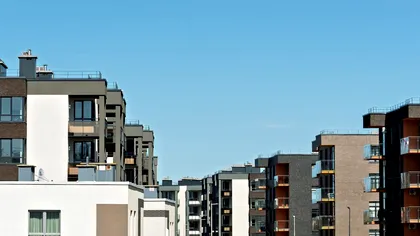 Cum se împart cheltuielile pentru repararea acoperişului unui bloc: tot ce trebuie să ştie locatarii