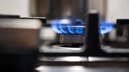 Furnizorul care propune cel mai mic preț de la 1 aprilie 2026. Ce oferte au afișat E.On, Engie, PPC și ceilalți furnizori după eliminarea plafonării