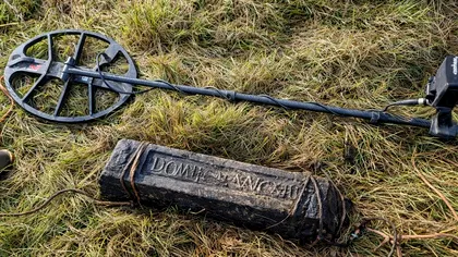 Comoară veche de 2.000 de ani, descoperită de doi bărbați cu ajutorul detectoarelor de metale. Ce sunt cele două obiecte și unde au fost găsite