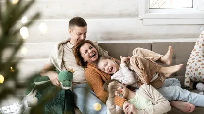 Părinții cu doi copii ar putea fi scutiți de impozitul pe venit. Ce prevede noul proiect de lege