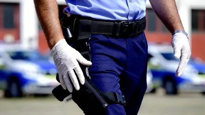 Polițist din Arad, prins după ce a furat pantofi de lux de 3.000 de euro în Austria. Soția a fost cea care l-a dat de gol