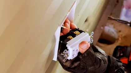 Prețul montării unei prize în 2026: cât plătești, de fapt, pentru manoperă