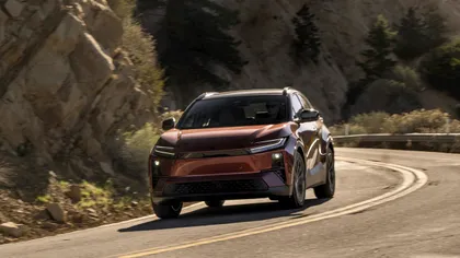 Toyota C-HR, un SUV electric mai atractiv în 2026. Vine cu tracțiunea integrală și un preț corect