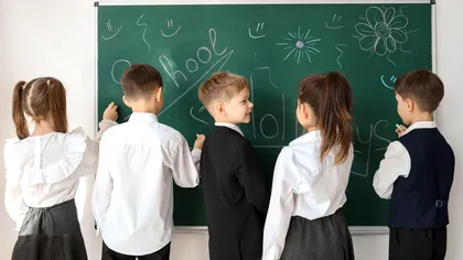 Elevii români înțeleg tot mai greu știința pe măsură ce cresc. De ce se întâmplă asta, potrivit unui studiu UNICEF