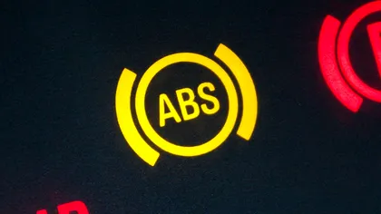 Martor ABS aprins după schimb plăcuțe: senzori murdari, cablaje, rulmenți, ce verifici