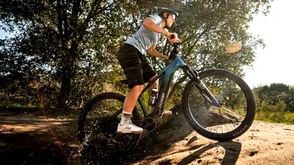Bicicleta electrică făcută din start pentru ambiții off-road fără cusur. Aventon Ramblas are 150 de kilometri de autonomie și 100 Nm